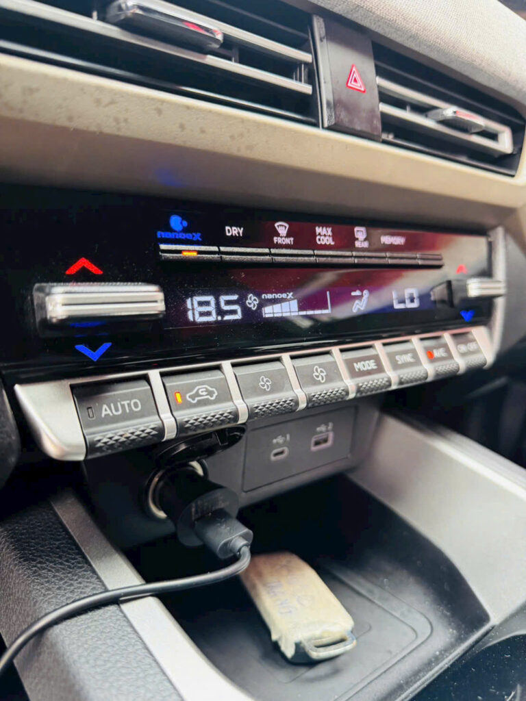 Bảng điều khiển điều hoà tự động có lọc không khí nanoe X trên Mitsubishi Xforce Ultimate