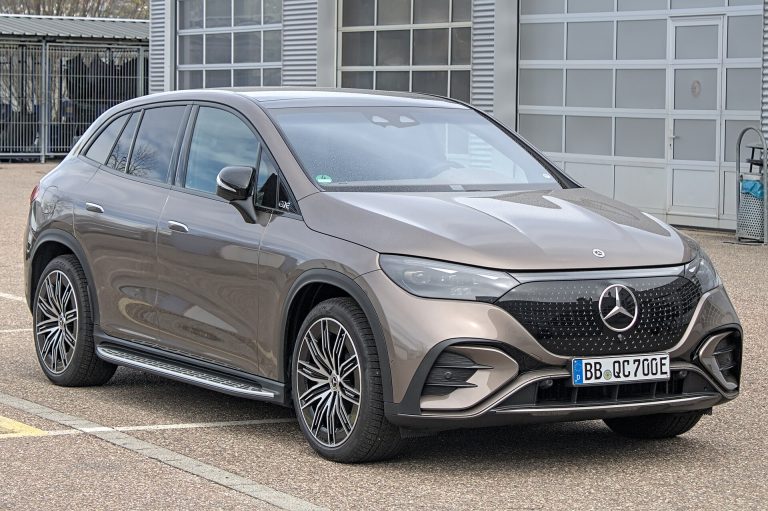 Mercedes-Benz EQE SUV tại Cần Thơ