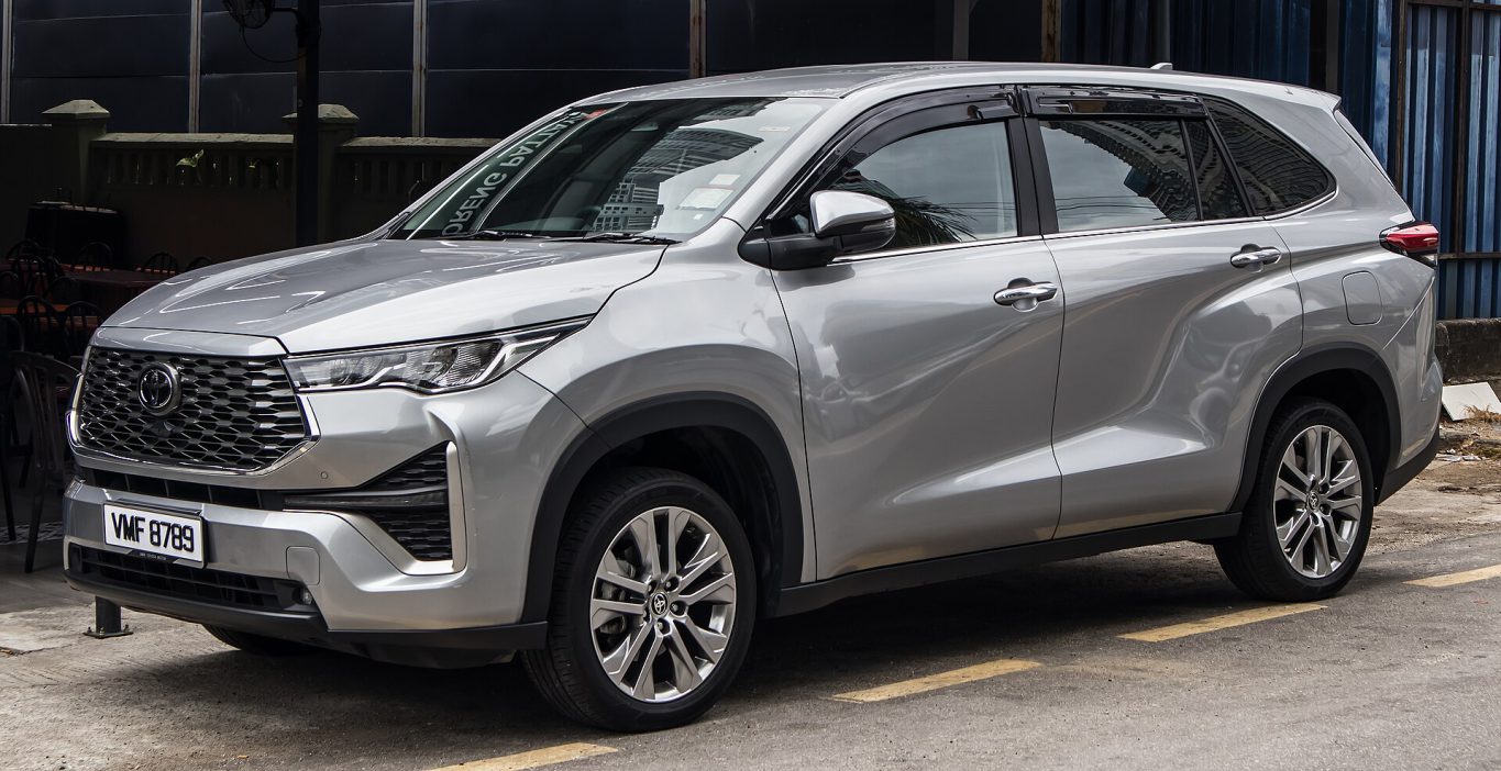 Toyota Innova Cross — ảnh 1