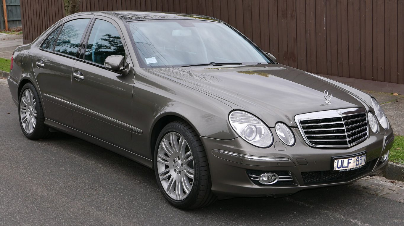 Mercedes-Benz E-Class — ảnh 9