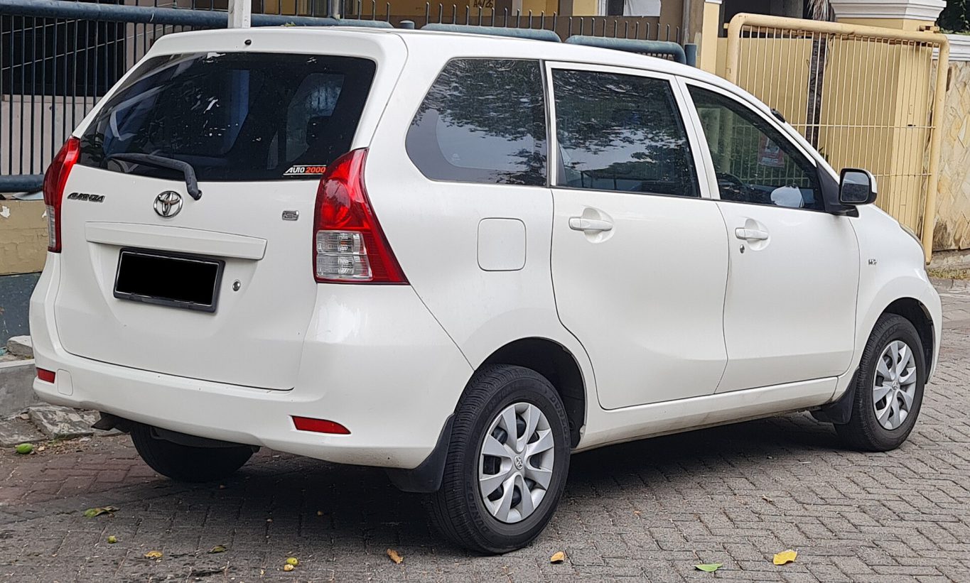 Toyota Avanza Premio — ảnh 2