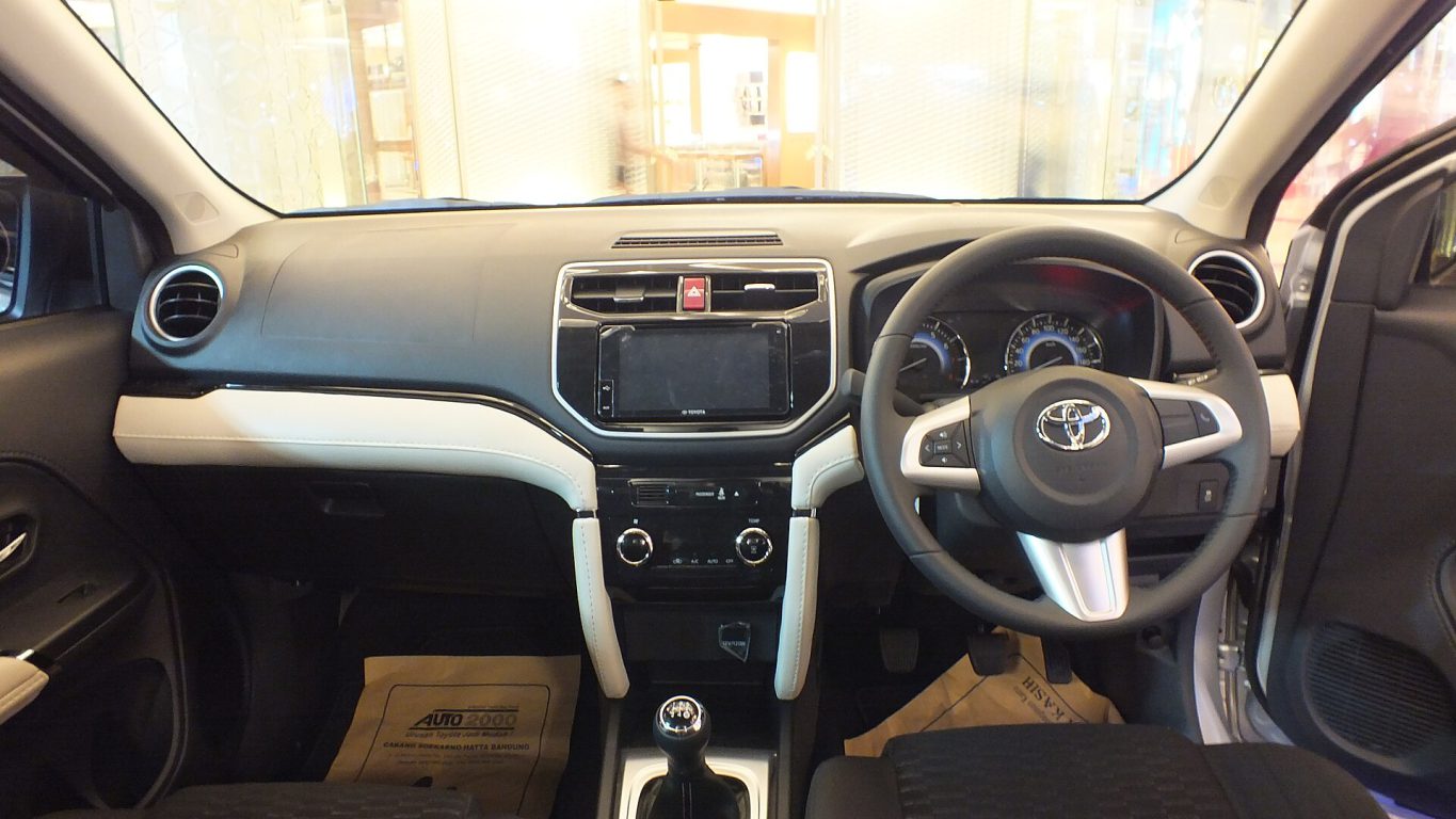 Toyota Rush — ảnh 9
