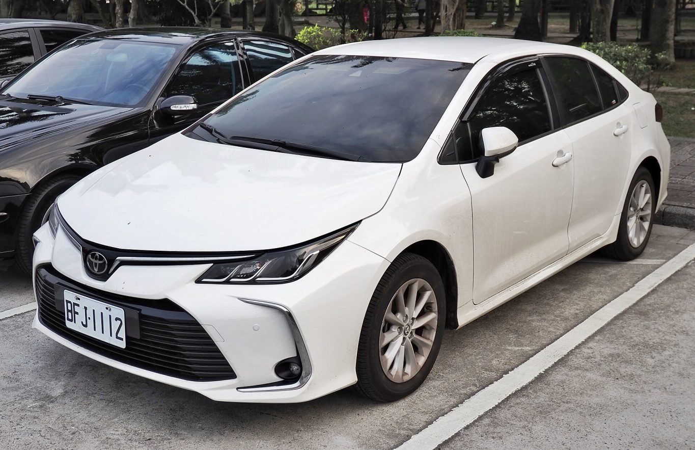 Toyota Corolla Altis — ảnh 7