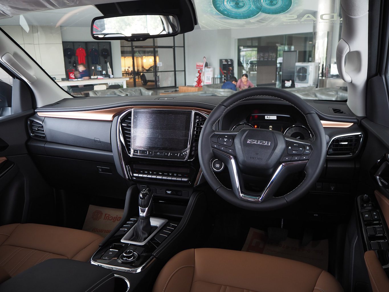 Ngoại thất Isuzu mu-X — Isuzu mu-X tại Cần Thơ