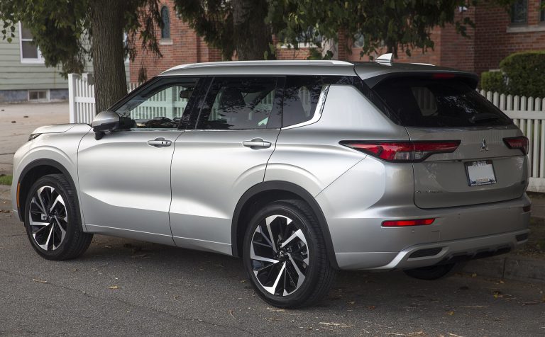 Mitsubishi Outlander tại Cần Thơ