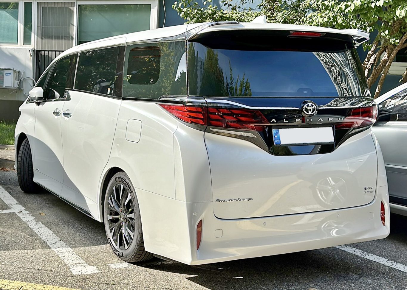 Toyota Alphard — ảnh 5