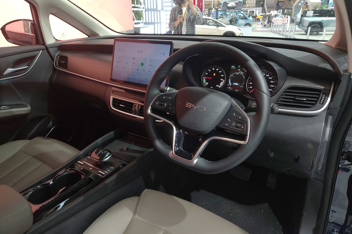 BYD M6 — ảnh 2