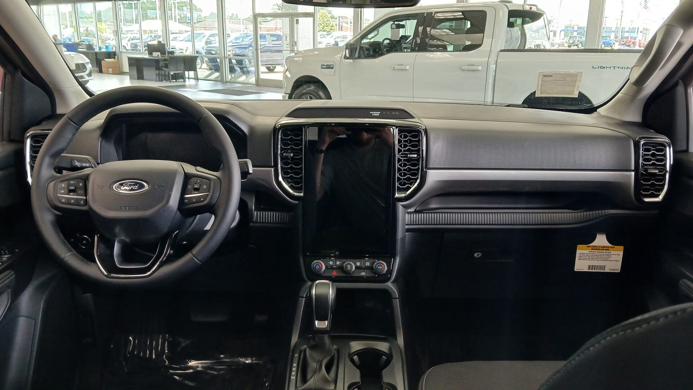 Ngoại thất Ford Ranger Raptor — Ford Ranger Raptor tại Cần Thơ