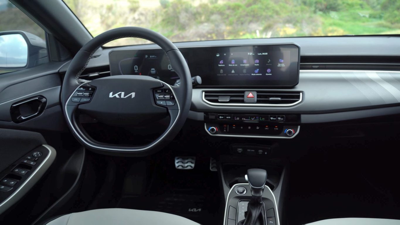 Ngoại thất Kia K3 — Kia K3 tại Cần Thơ