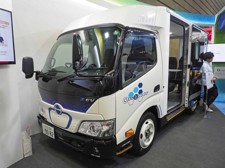 Hino 300 Series XZU tại Cần Thơ