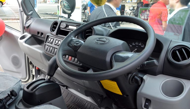 Hino 300 Series XZU tại Cần Thơ