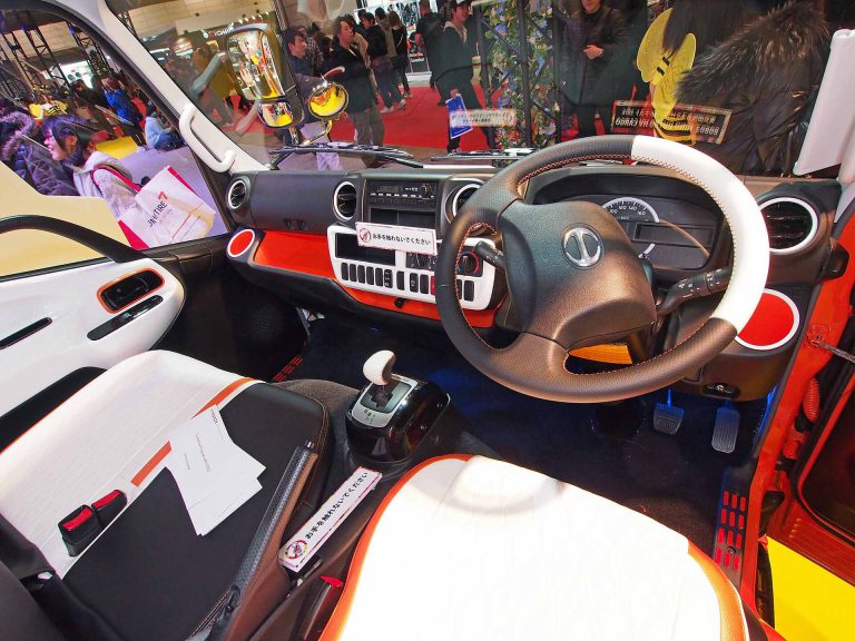 Hino 300 Series XZU tại Cần Thơ