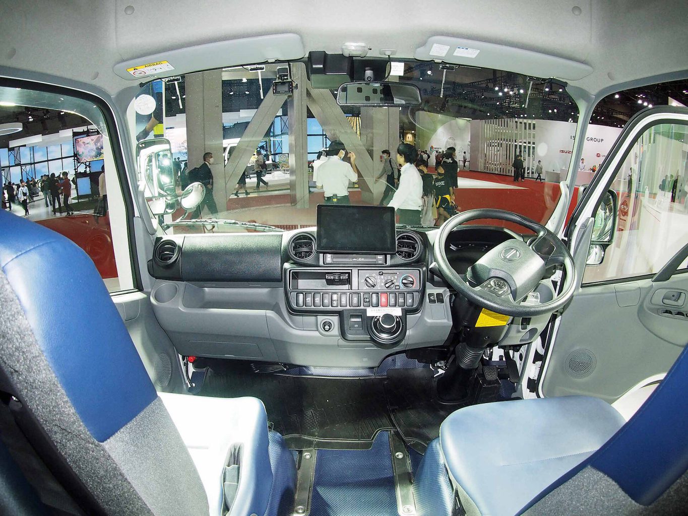 Hino 300 Series XZU — ảnh 1