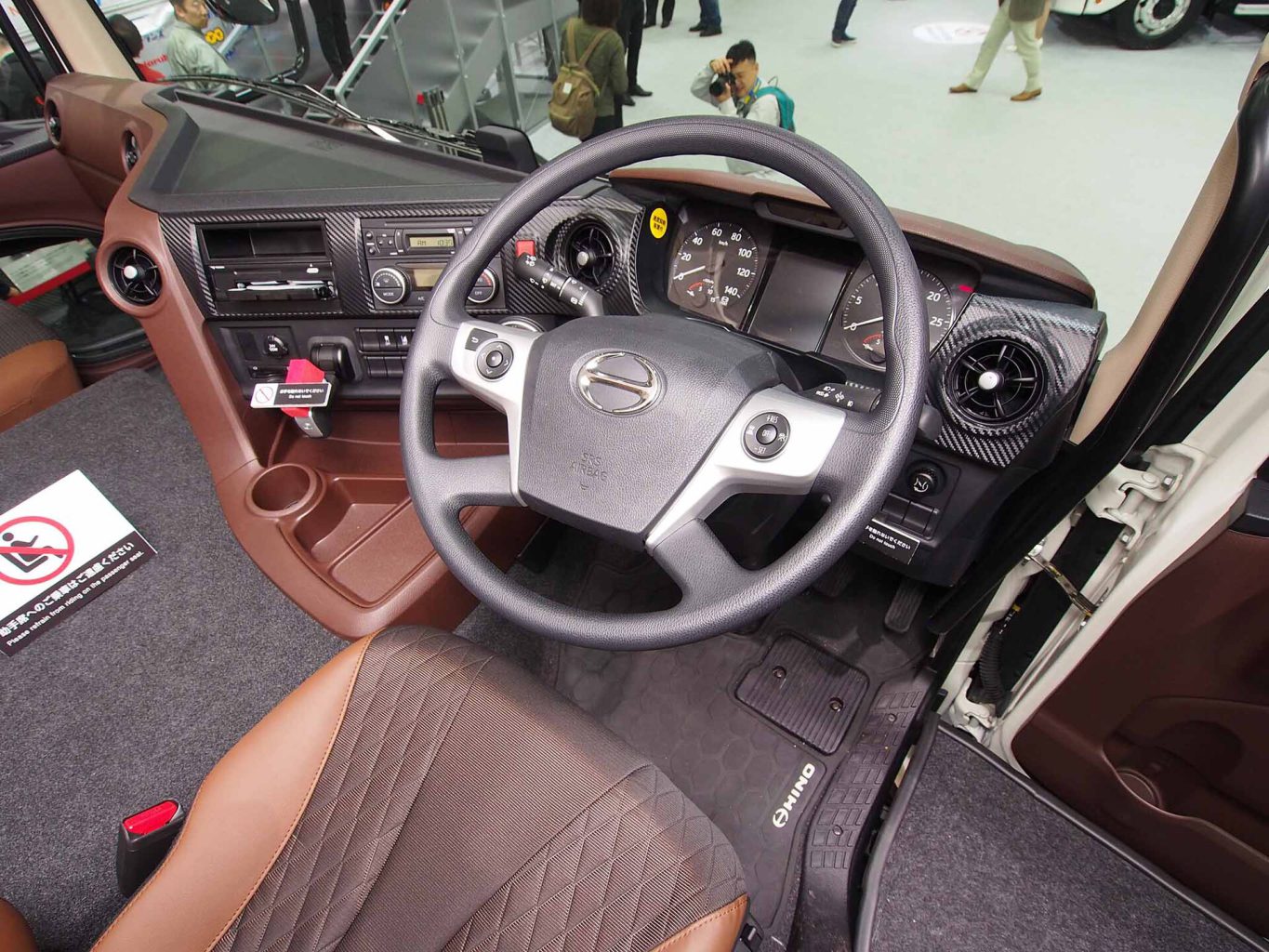 Hino 700 Series SS — ảnh 2