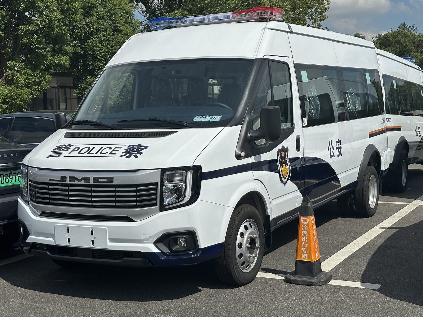 Ford Transit — ảnh 2
