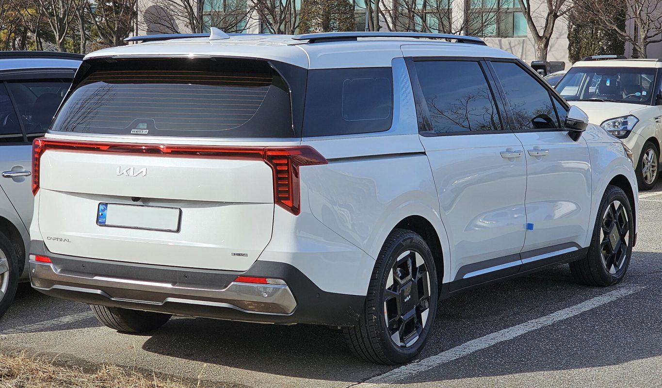 Kia Carnival — ảnh 9