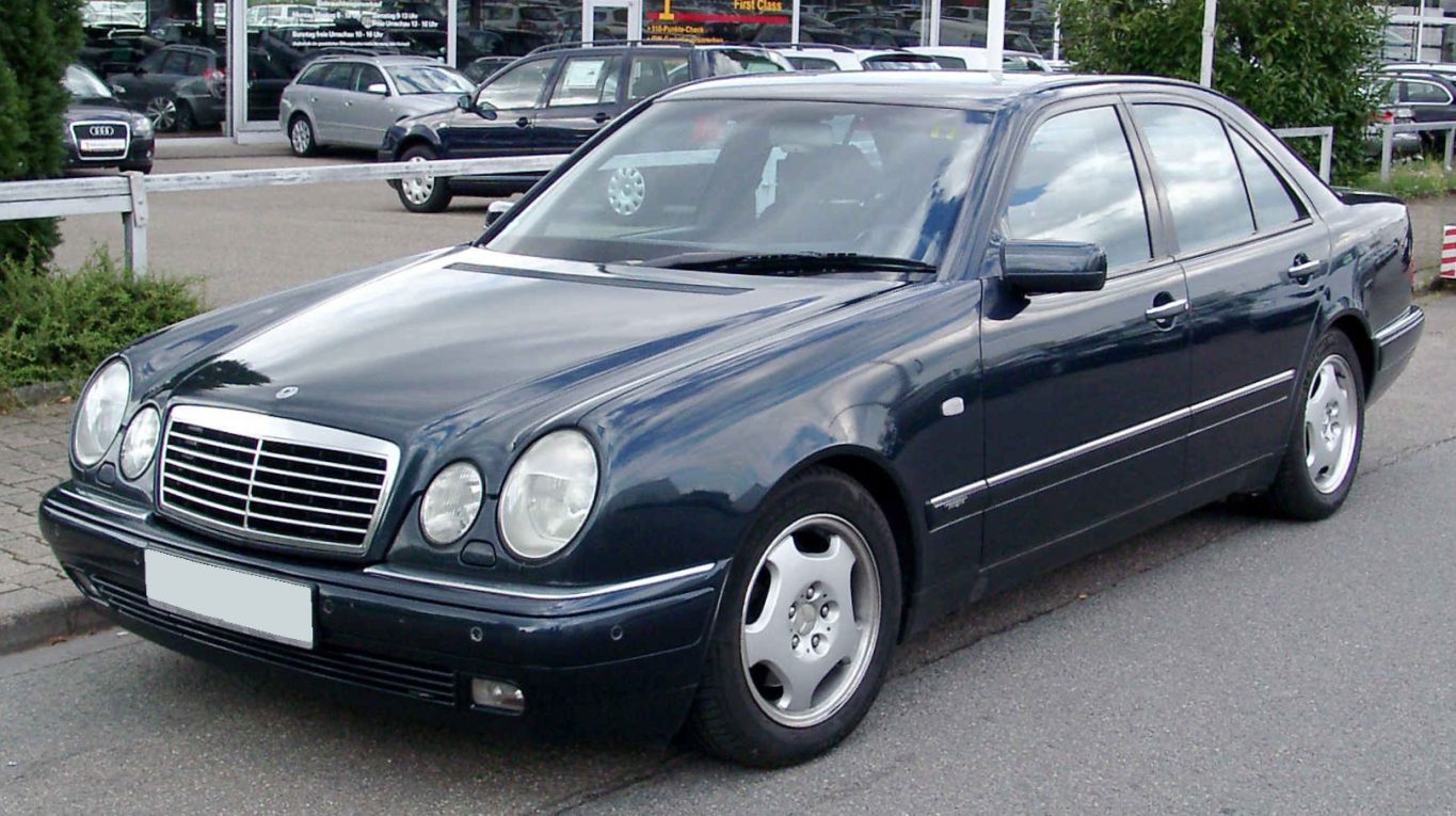 Xe sang dùng cho đám cưới và đón khách quan trọng — Mercedes-Benz E-Class