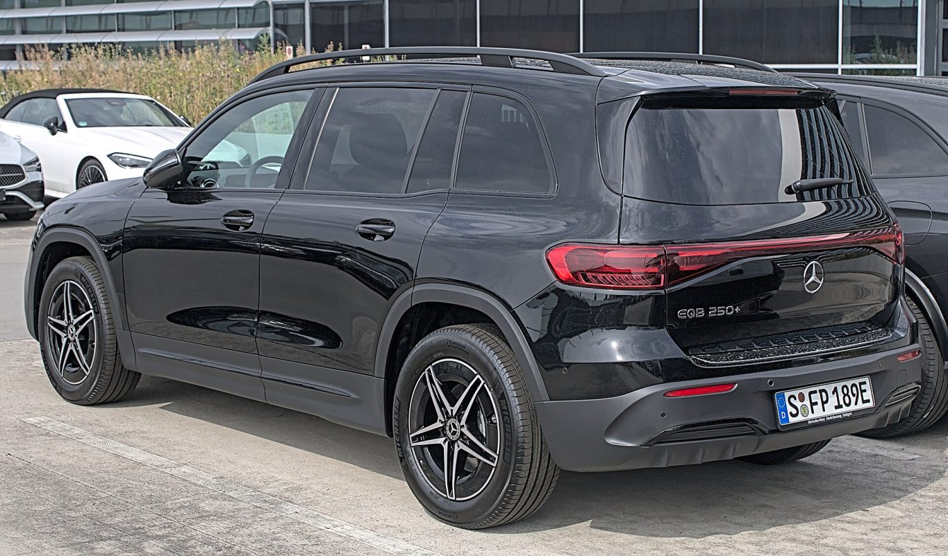 Mercedes-Benz EQB — ảnh 4