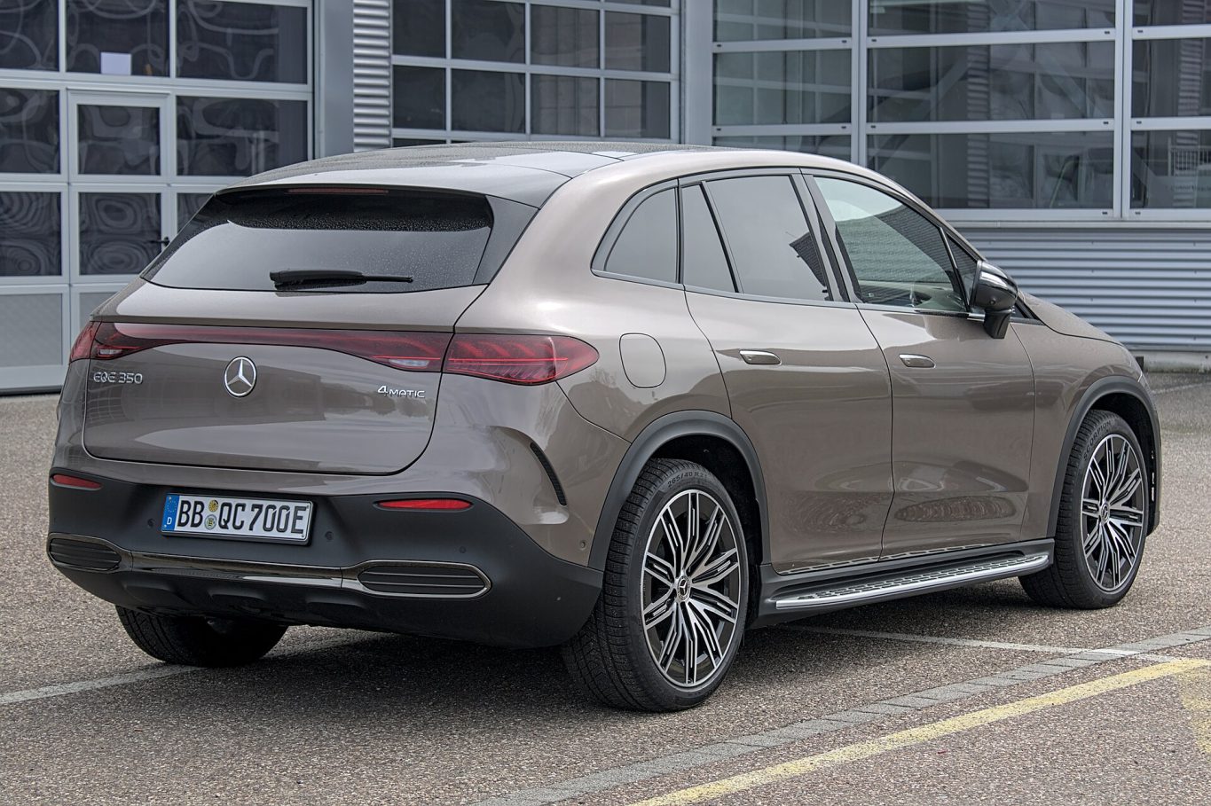 Mercedes-Benz EQE SUV — ảnh 5