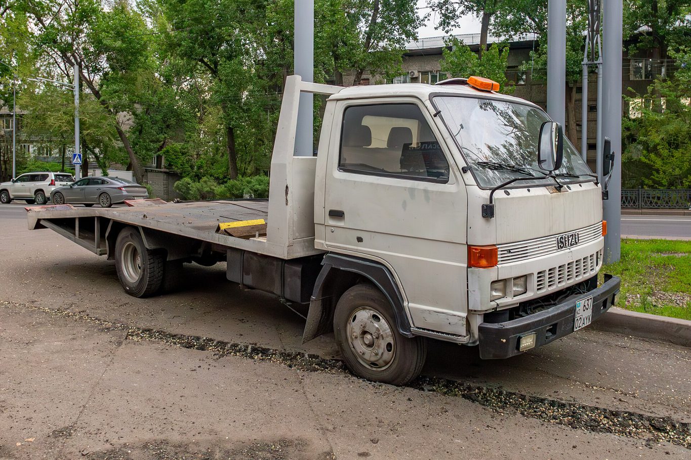 Isuzu NMR — ảnh 1